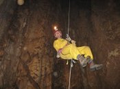 Sima de Huergas, Llegando a la base